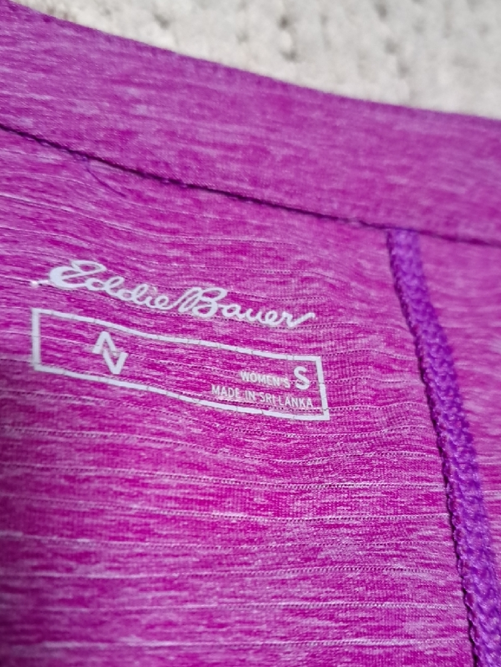 Eddie Bauer Heathered Magenta Long Sleeve V‑Neck Top - Picture 2 of 9